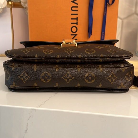 Louis Vuitton Métis Pochette Monogram Canvas Shoulder Crossbody Bag - Picture 8 of 17